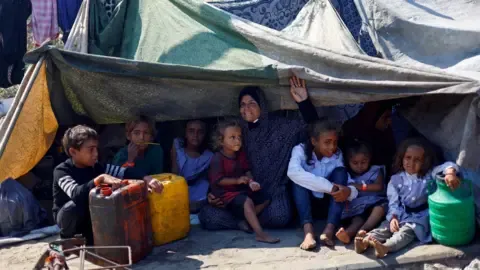 Devastating Situation within the Gaza Strip as Israeli Tanks Continue Operations