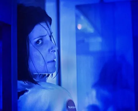 This Sci-Fi Thriller Film Analysis: Jump-Scares and Mysterious Phenomena in a High-End Location